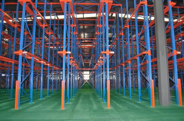 倉庫貫通式貨架的特點