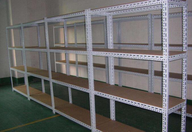 萬能角鋼貨架特點決定其用途