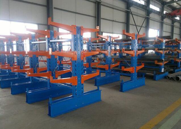 山東懸臂式貨架現安裝成功案例